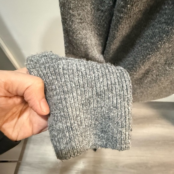 H&M Charcoal Women's Crew Neck Sweater - Picture 4 of 7